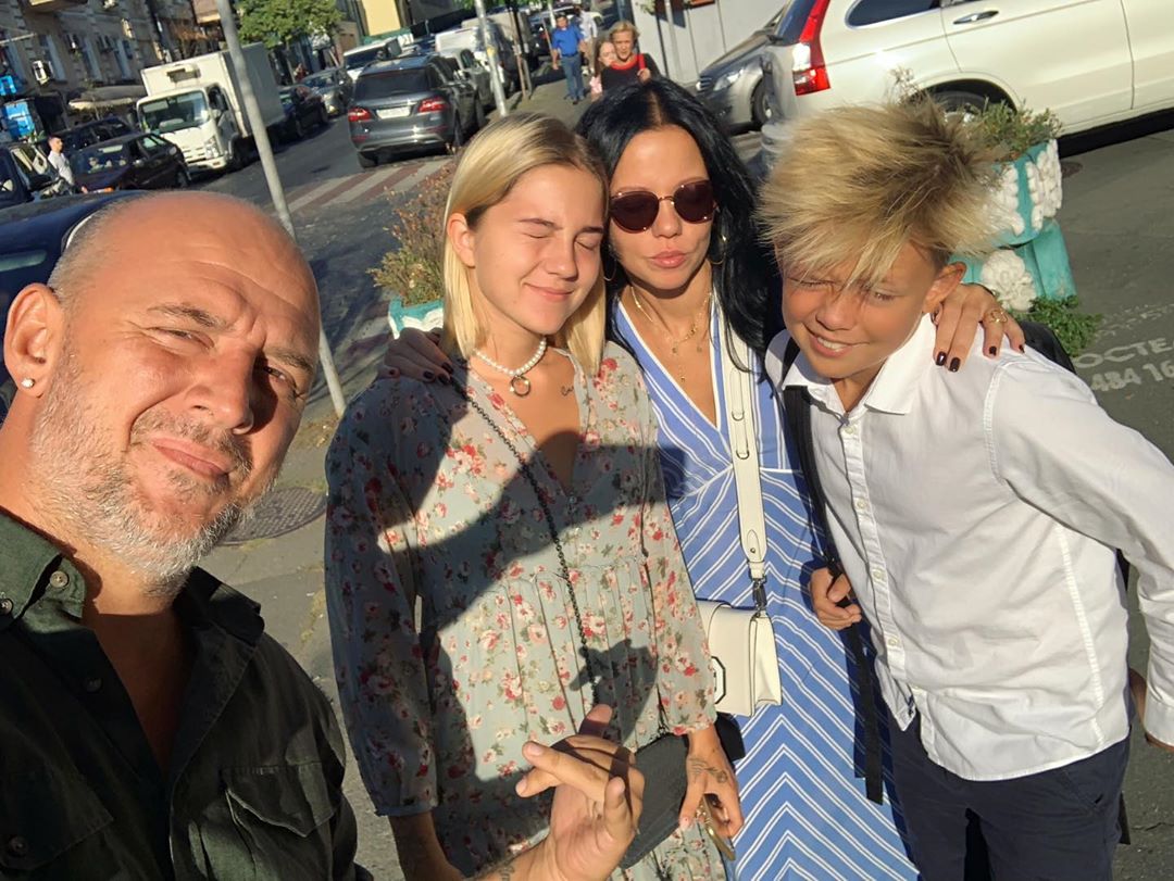 Снова в школу: Потап с бывшей женой отвели сына в пятый класс