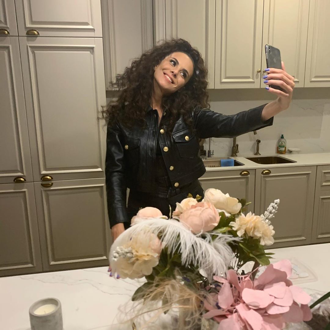 Мальвіна і шкіряний костюмчик: Настя Каменських перевтілилася в "чику з 90-х"