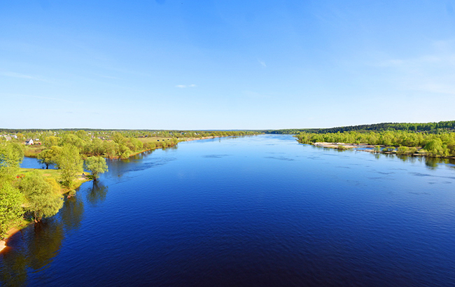 Экскурсии на лодках и рыбалка: в зоне ЧАЭС решили развлекать туристов