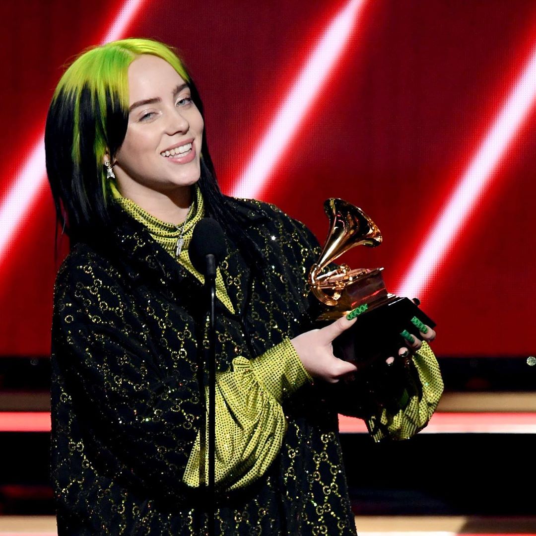 Популярный поп певец. Майкл джексон 1985. Билли айлиш грэмми 2021. Самый добрый певец в мире. Майкл джексон 79 год.