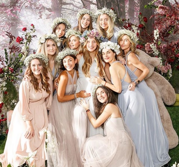 "Лес с прекрасными нимфами": беременная Тодоренко устроила с подругами baby shower