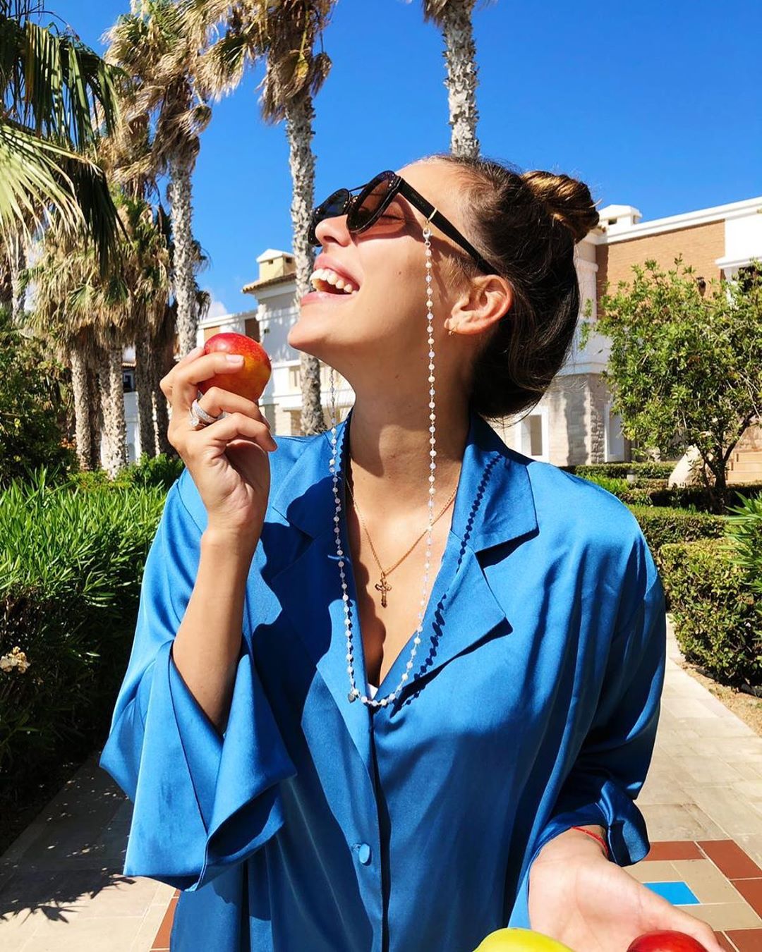 "Горячая мамочка": Регина Тодоренко восхитила роскошной фигурой в бикини