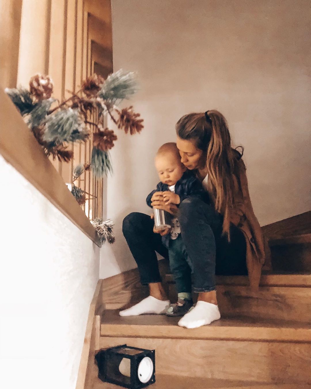 Регина Тодоренко поделилась топ лайфхаков, как путешествовать с малышом в самолете