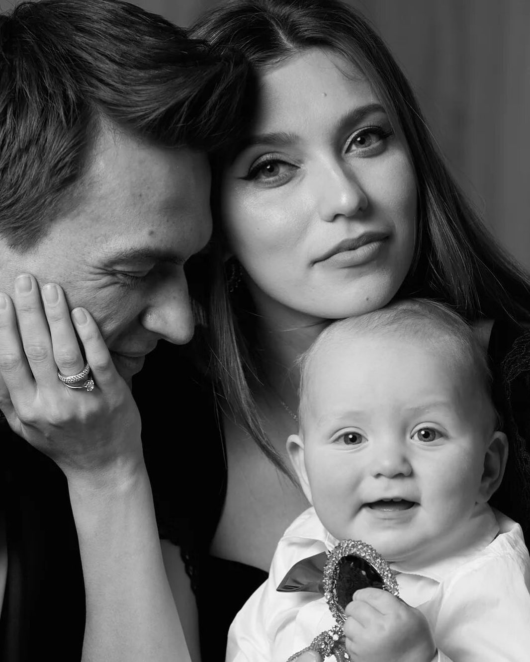 Моя фортеця: Регіна Тодоренко зворушила сімейною ідилією з чоловіком і сином