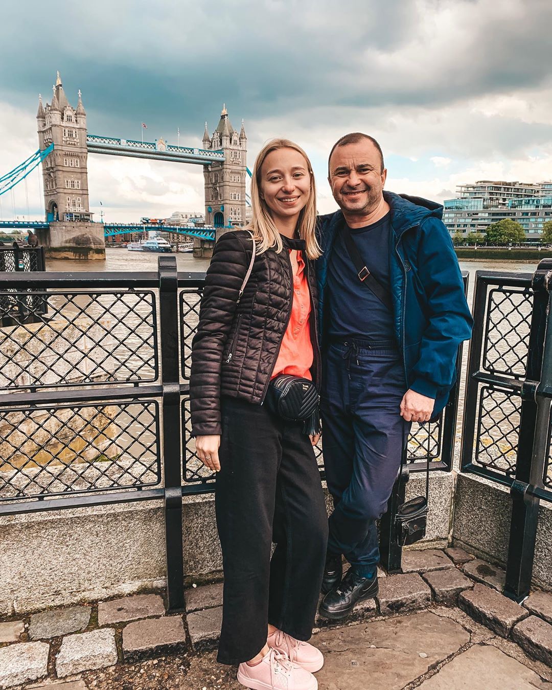 Юная возлюбленная Виктора Павлика поделилась романтическим фото с певцом