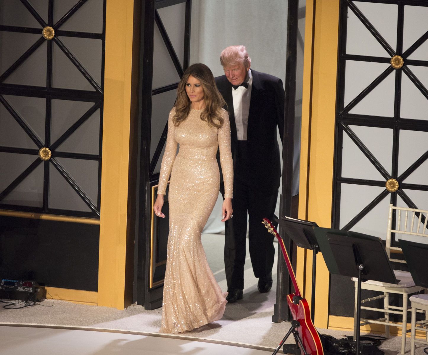 Мелания Трамп надела на торжественный ужин в честь инаугурации золотое платье