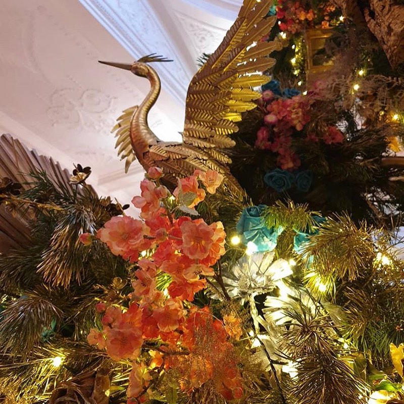 Шинуазрі і "Аліса в Країні Чудес": топ-10 фантастичних новорічних ялинок 2020