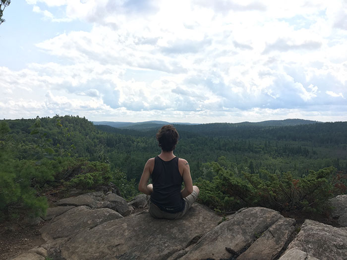 Двоє хлопців смішно спародіювали типові фото дівчат з Instagram