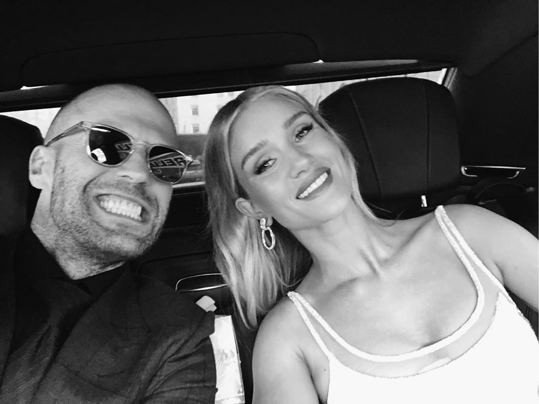 Взять на заметку: Роузи Хантингтон-Уайтли демонстрирует любимые вещи и учит их сочетать