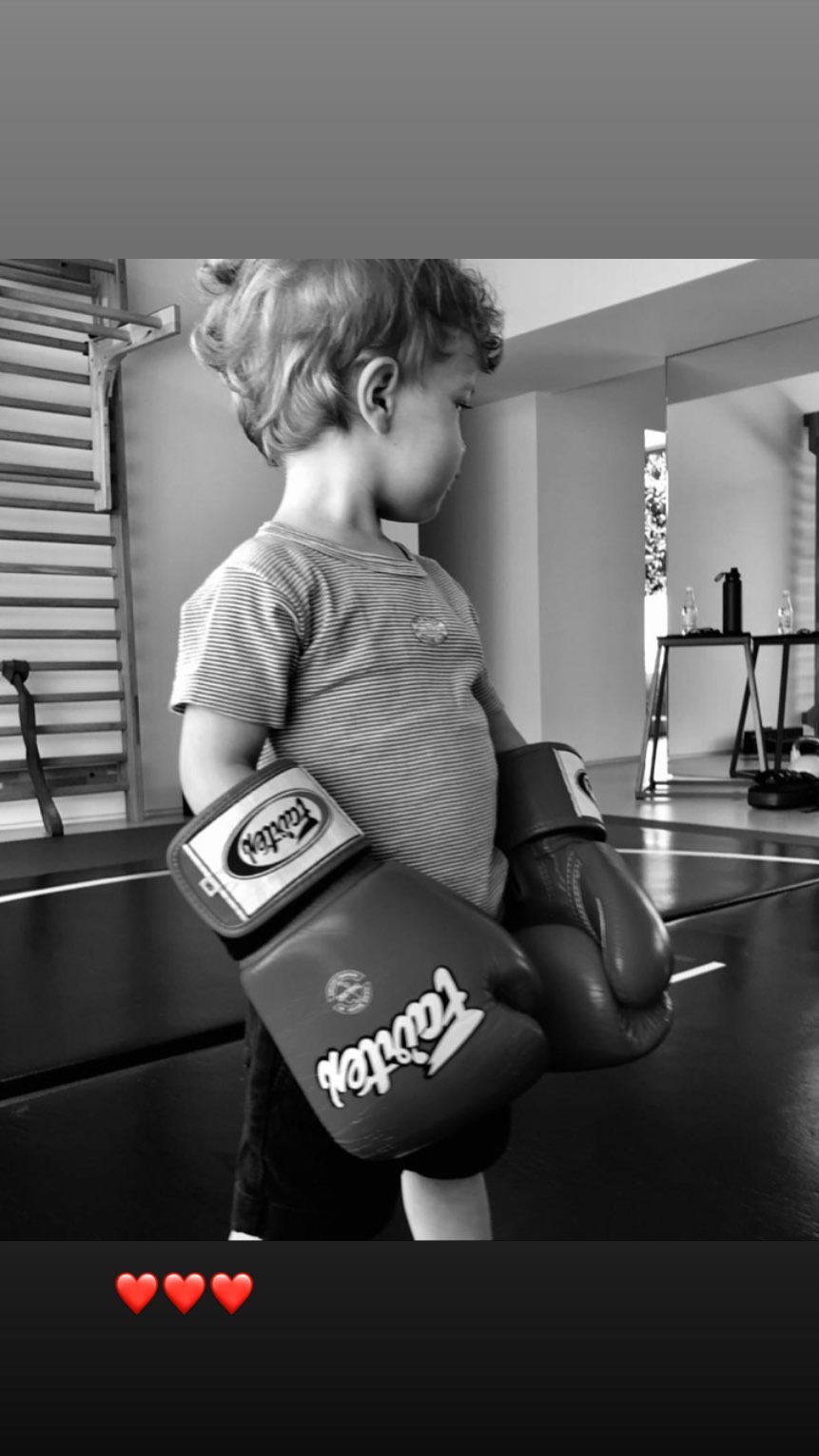 Весь в тата: Роузі Хантінгтон-Уайтлі показала, чим захоплюється її 2-річний син від Джейсона Стетхема