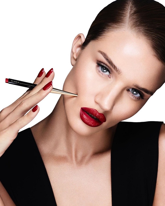 Идеально на весну: Роузи Хантингтон-Уайтли показала главные тренды будущего сезона