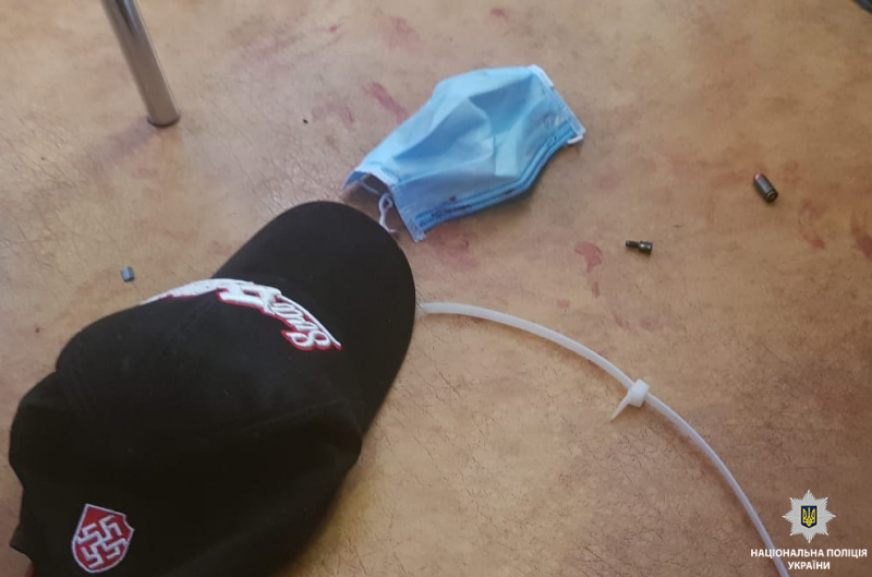 Житель Днепра самостоятельно задержал двух вооруженных нападающих на валютный обменник