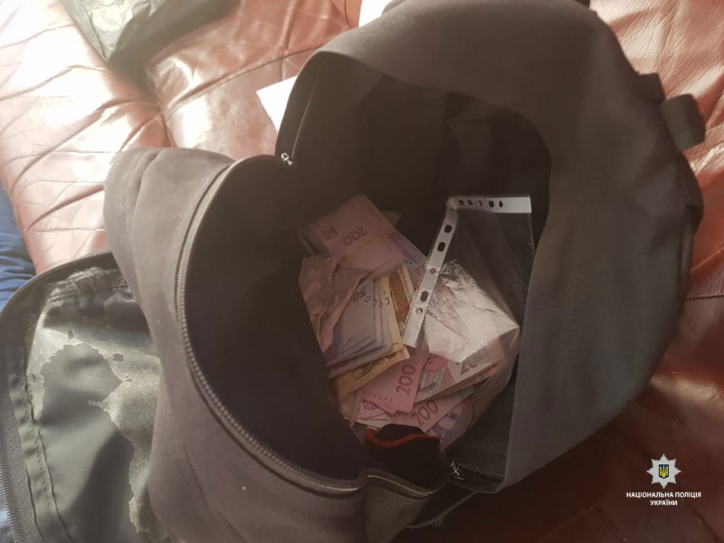 Житель Днепра самостоятельно задержал двух вооруженных нападающих на валютный обменник