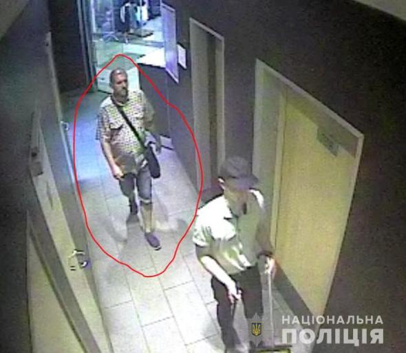 В Киеве орудует опасный насильник: полиция просит о помощи (фото маньяка)