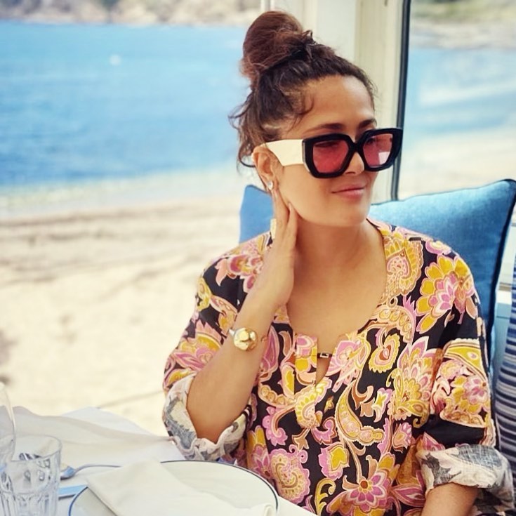 Совсем не поменялась: Сальма Хайек покорила красотой на архивном фото