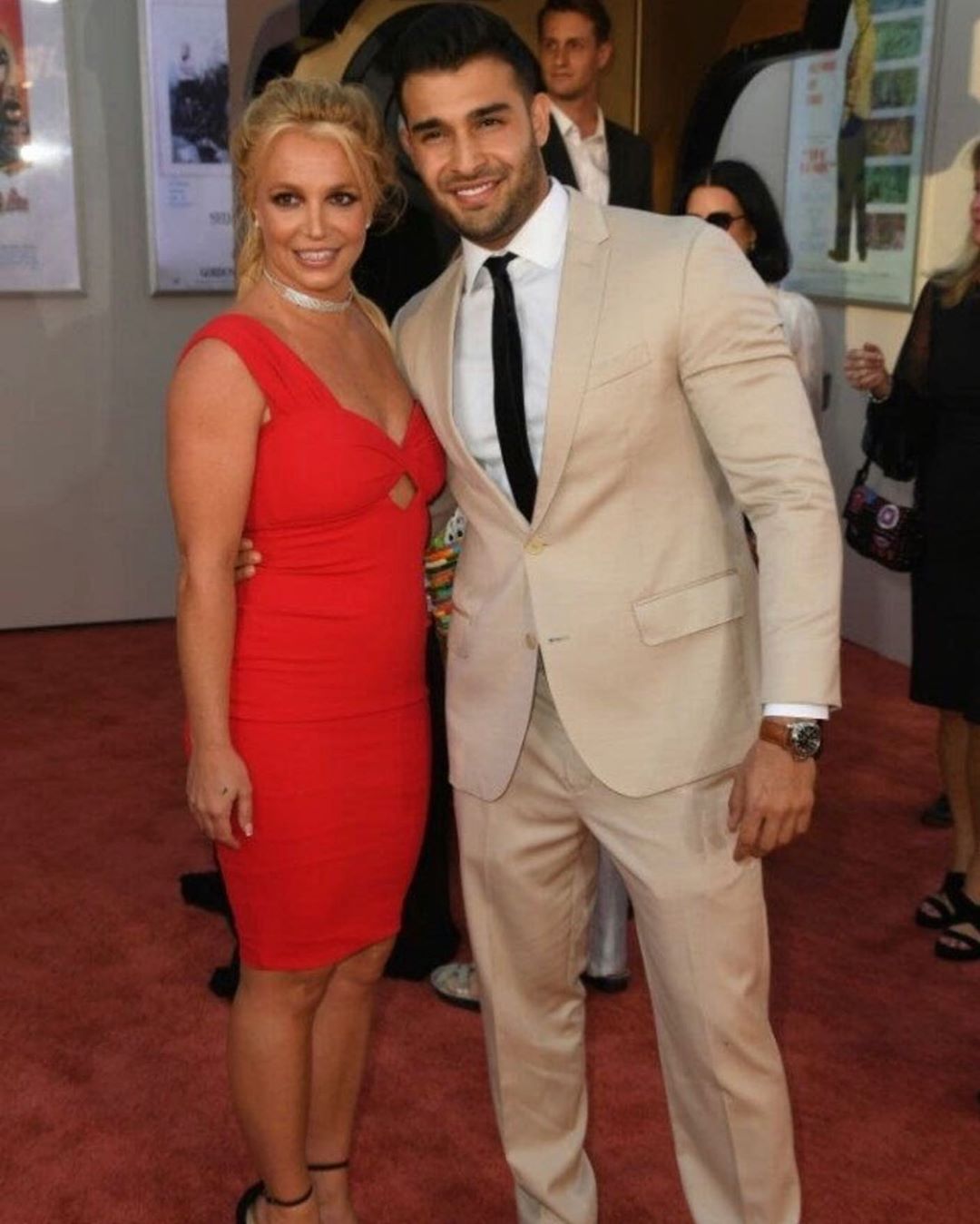 Они прекрасны! Бритни Спирс впервые вышла в свет с 25-летним возлюбленным