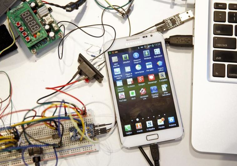 Samsung представил кошерный смартфон