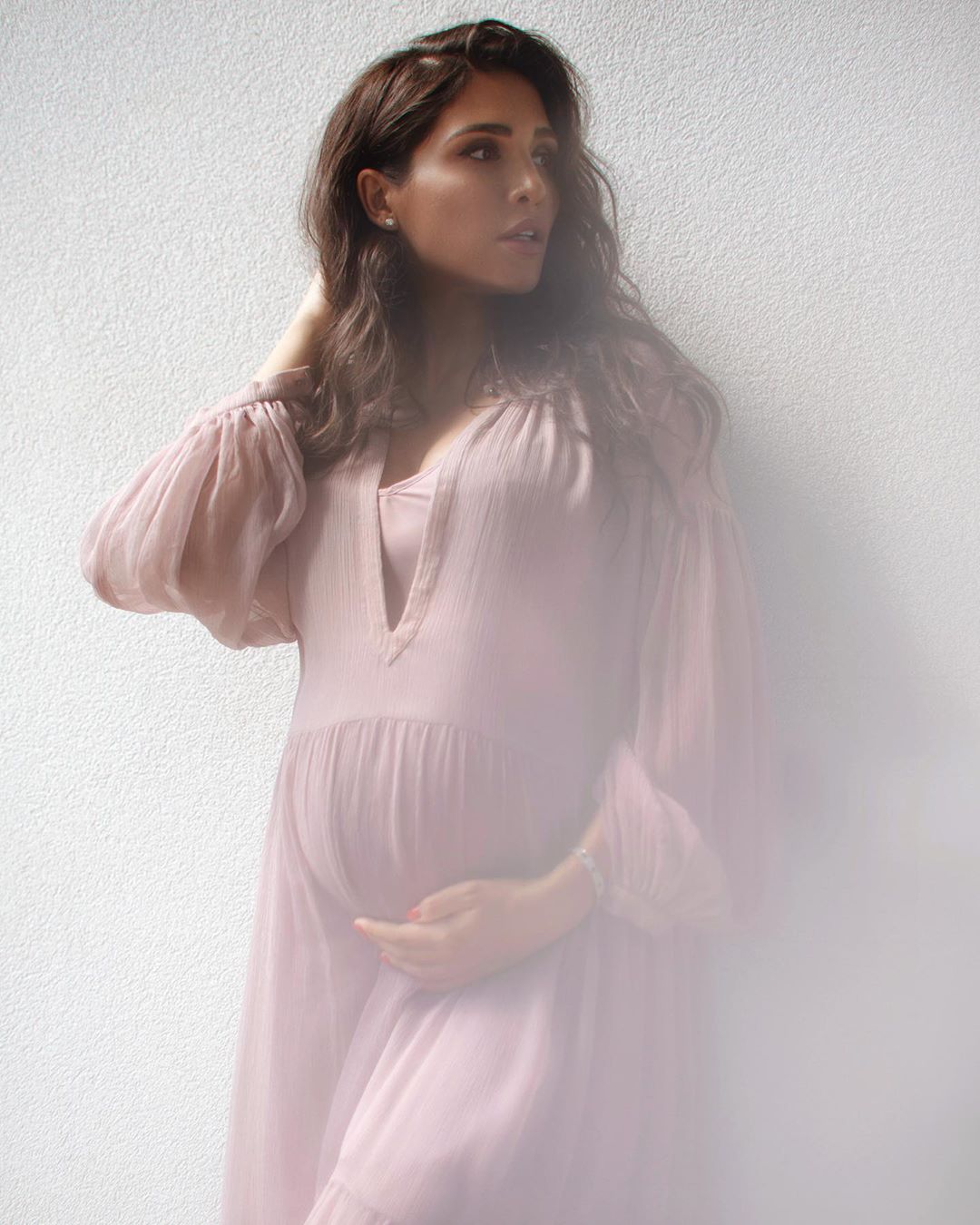 Нельзя стричься и пить кофе: Санта Димопулос высмеяла предрассудки о беременности