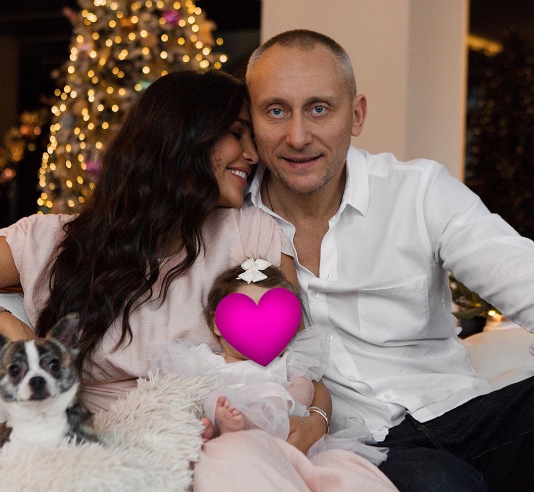 Санта Дімопулос зворушила сімейною ідилією з чоловіком і новонародженою донькою