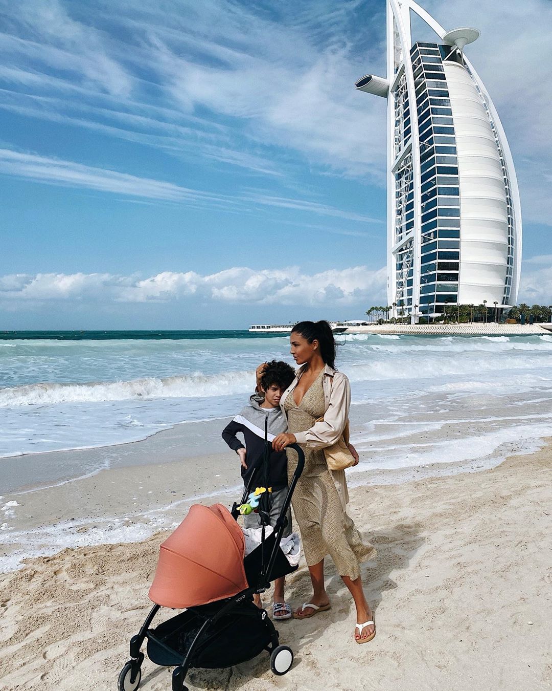 Багато любові і тепла: Санта Дімопулос зворушила ніжним фото з дітьми з Дубая