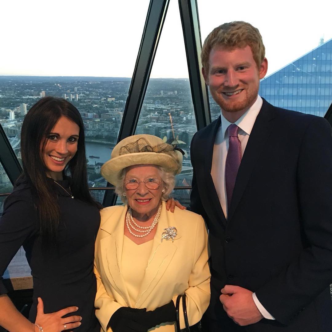 Зі своїм Гаррі і королевою: двійник Меган Маркл загрожує стати популярнішим за герцогиню (фото)