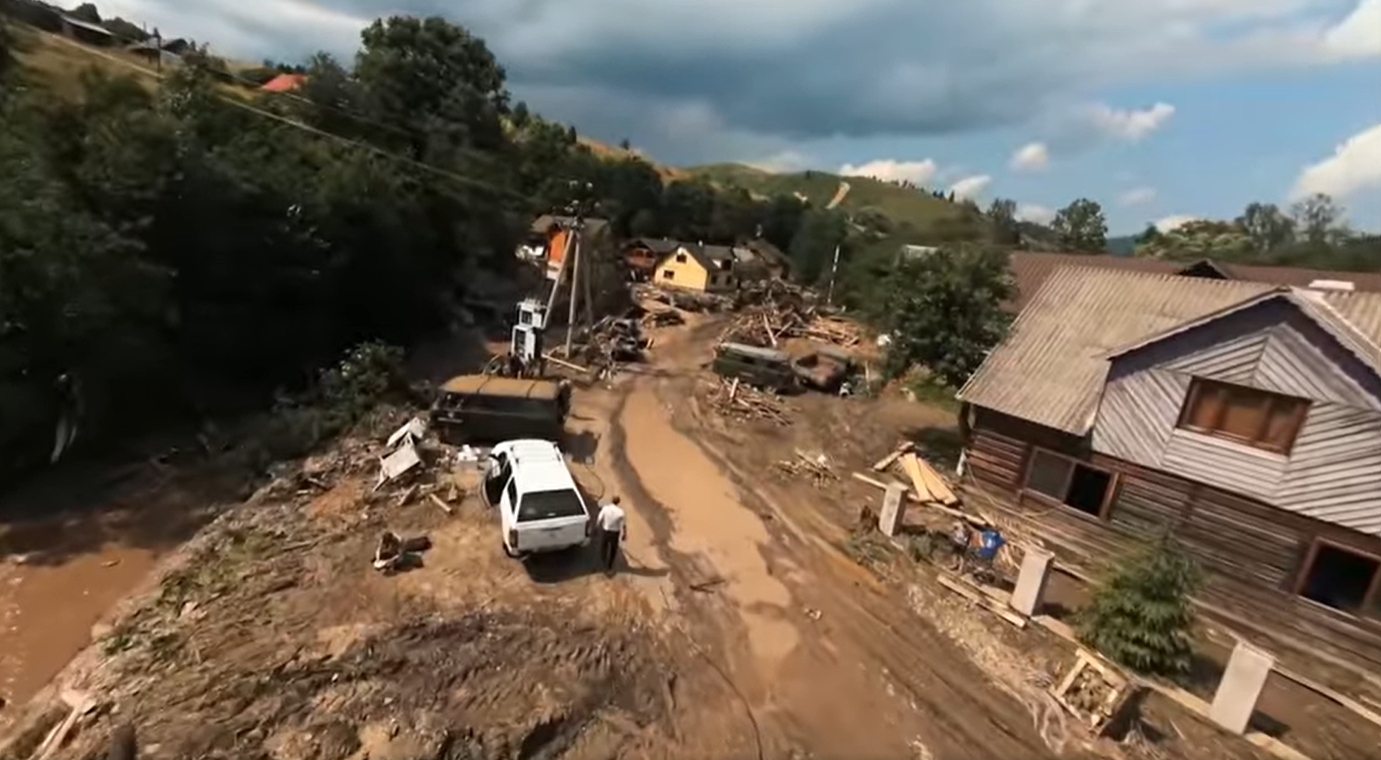 &quot;У цих очах немає страху&quot;: на Закарпатті дівчинка врятувала чотирьох дітей від повені