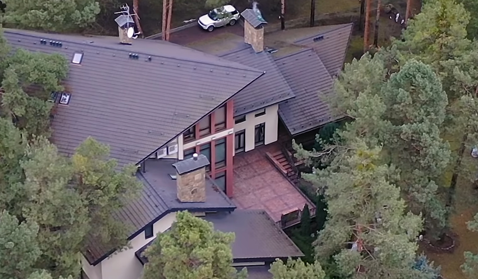 Роскошный особняк Ротару в сосновой роще под Киевом показали на видео