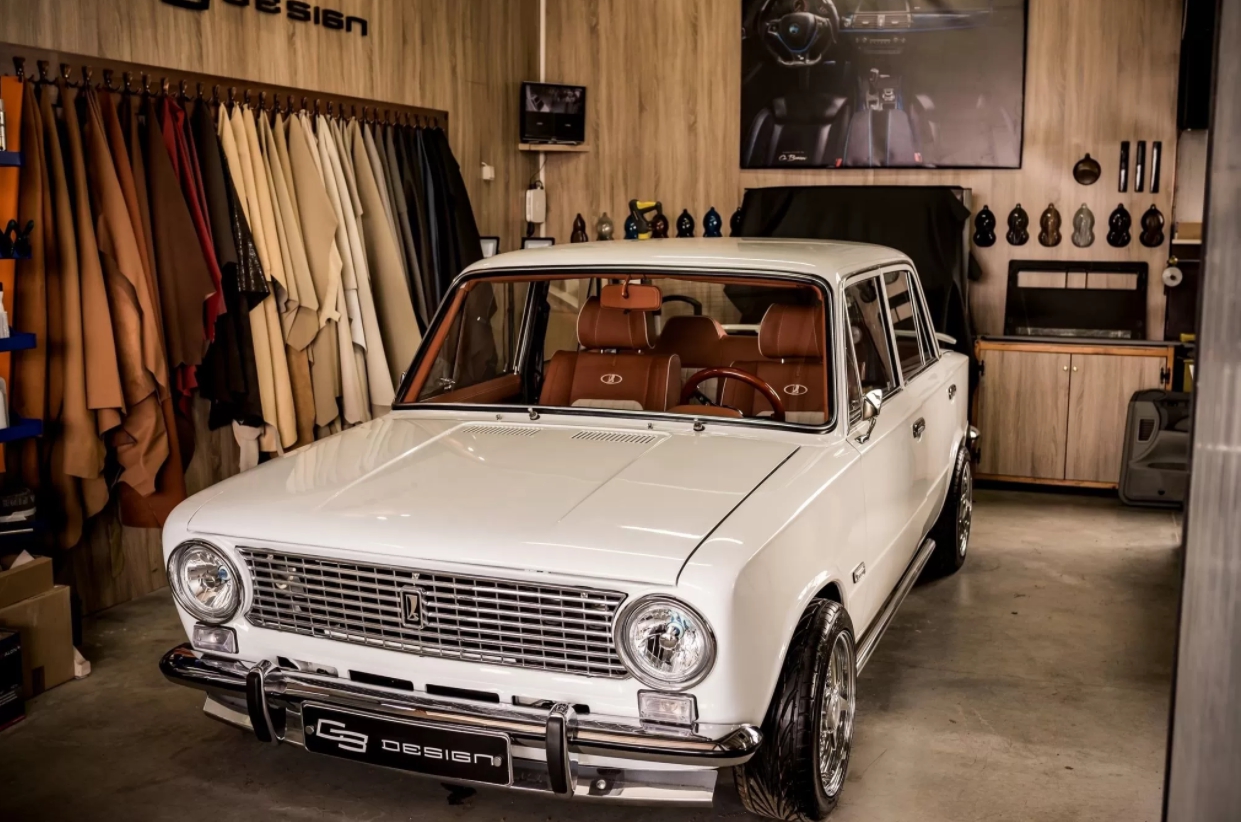 "Копійку" перетворили на Майбах: умільці зібрали найрозкішніший ВАЗ-2101