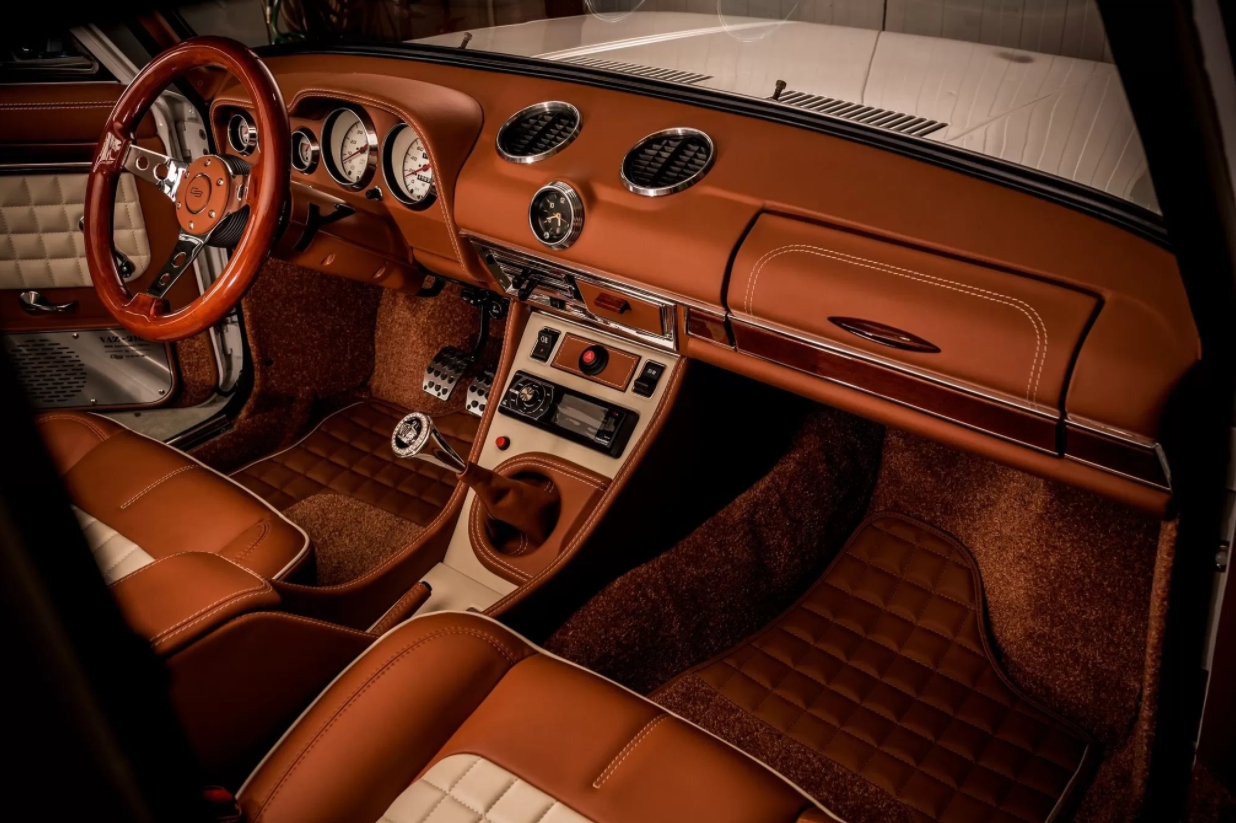 "Копійку" перетворили на Майбах: умільці зібрали найрозкішніший ВАЗ-2101