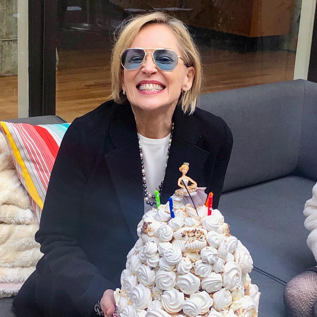 Делай, что нравится: 61-летняя Шэрон Стоун взорвала сеть зажигательными танцами в нижнем белье