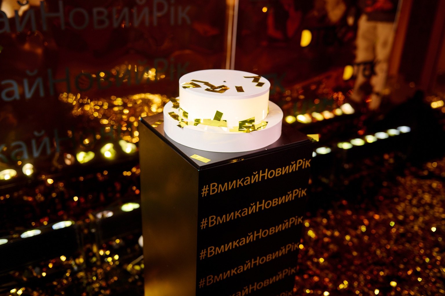 ДТЕК і ЦУМ реалізували яскравий проект щодо декоративного підсвічування фасаду універмагу