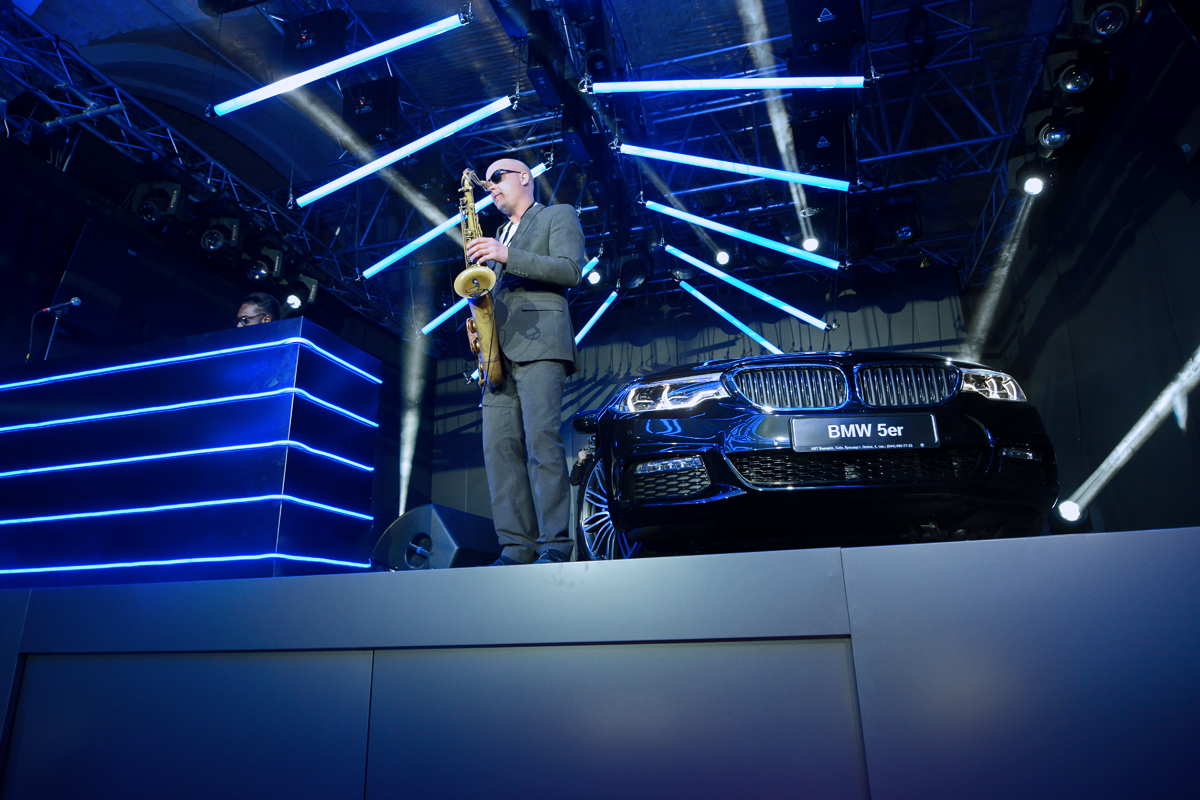 Створений встановлювати нові стандарти. BMW 5 серії сьомого покоління.