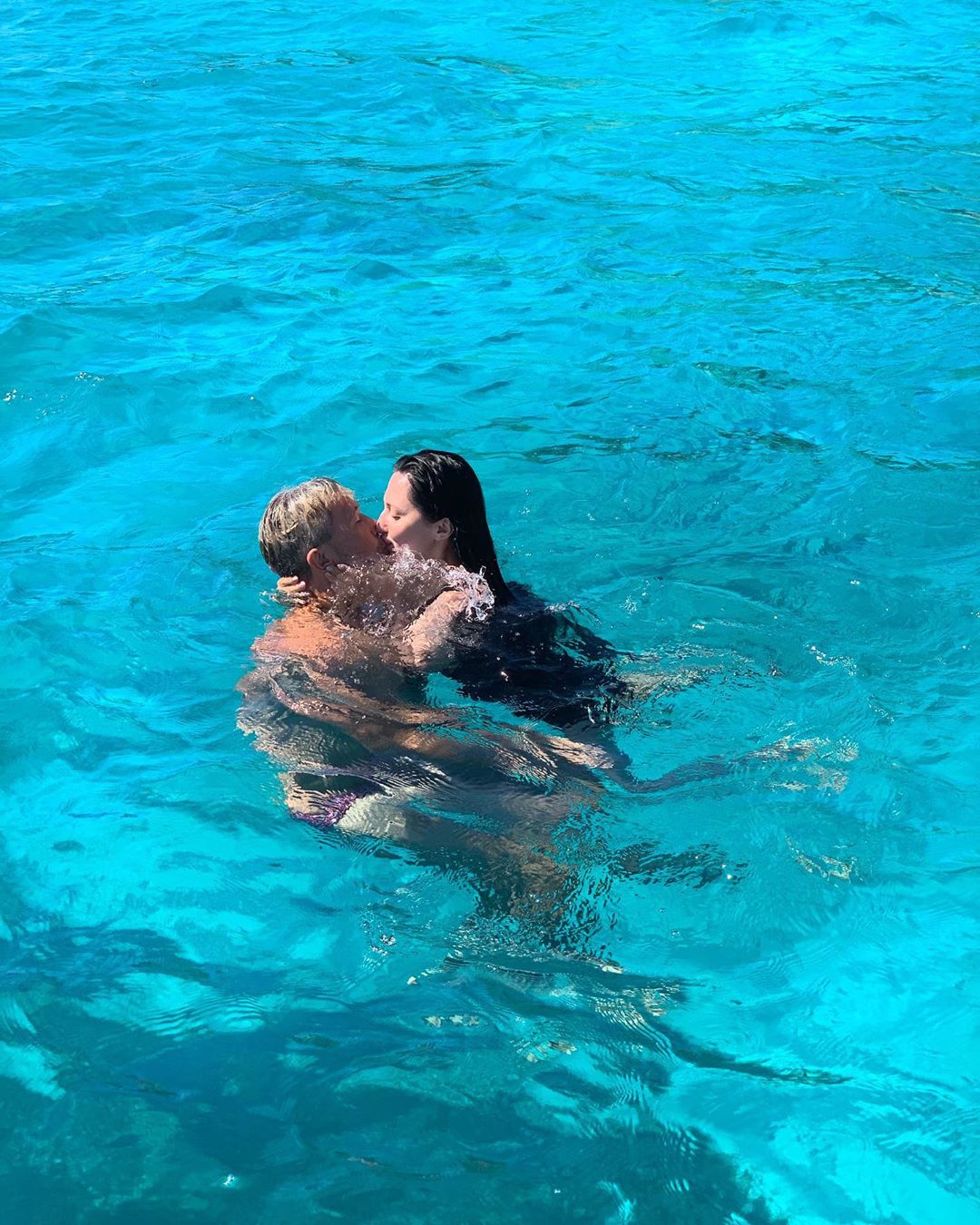 "Нимфа морей": Снежана Бабкина поразила фигурой после родов