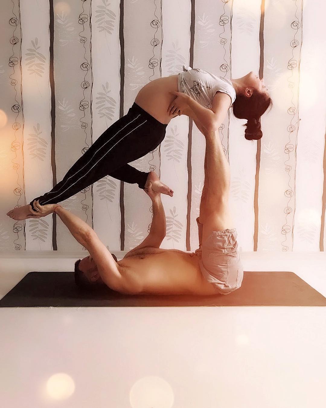 "Черноморские обнимашки": беременная Снежана Бабкина повеселила забавным фото у моря