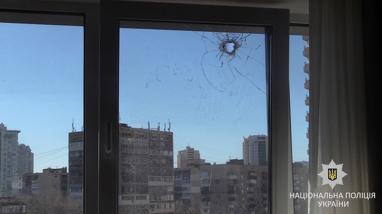 У Києві затримали чоловіка, який стріляв по вікнах будинків