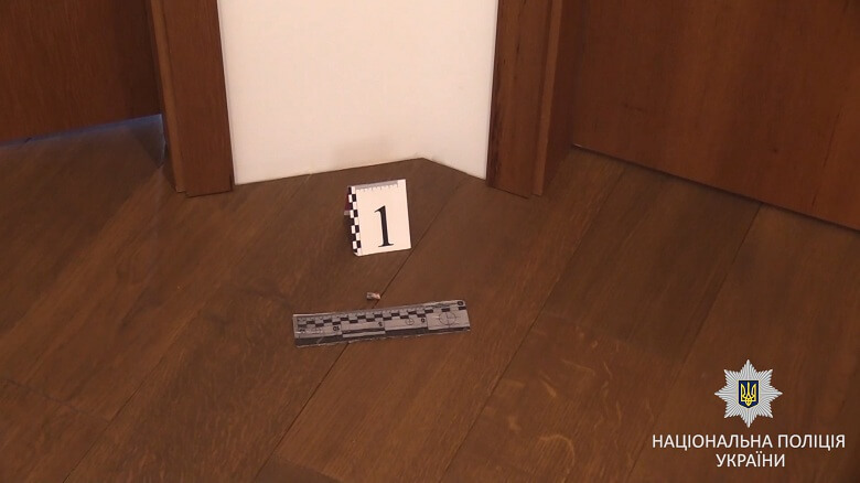 У Києві затримали чоловіка, який стріляв по вікнах будинків