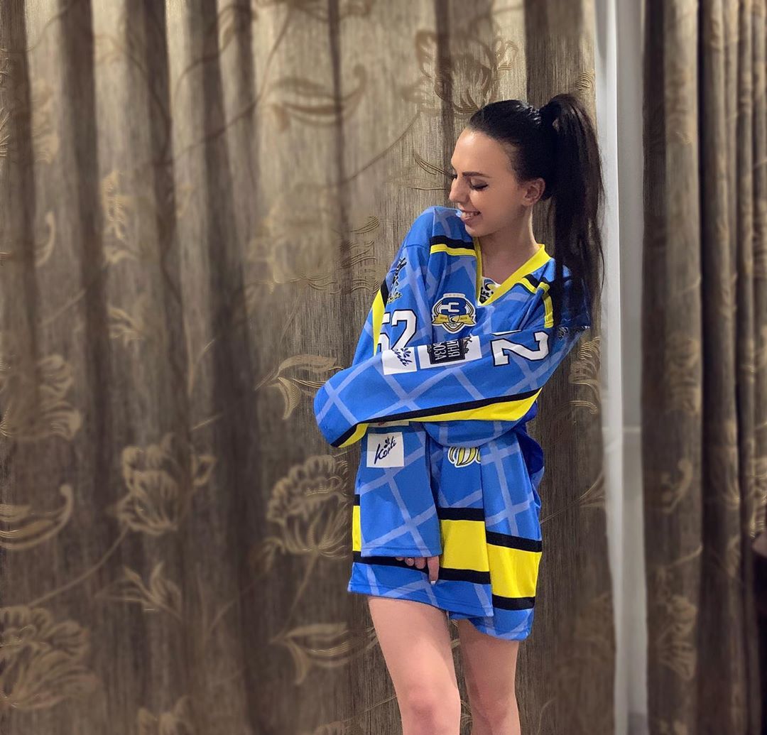 Вболіваю і переживаю: племінниця Софії Ротару розсекретила професію майбутнього чоловіка