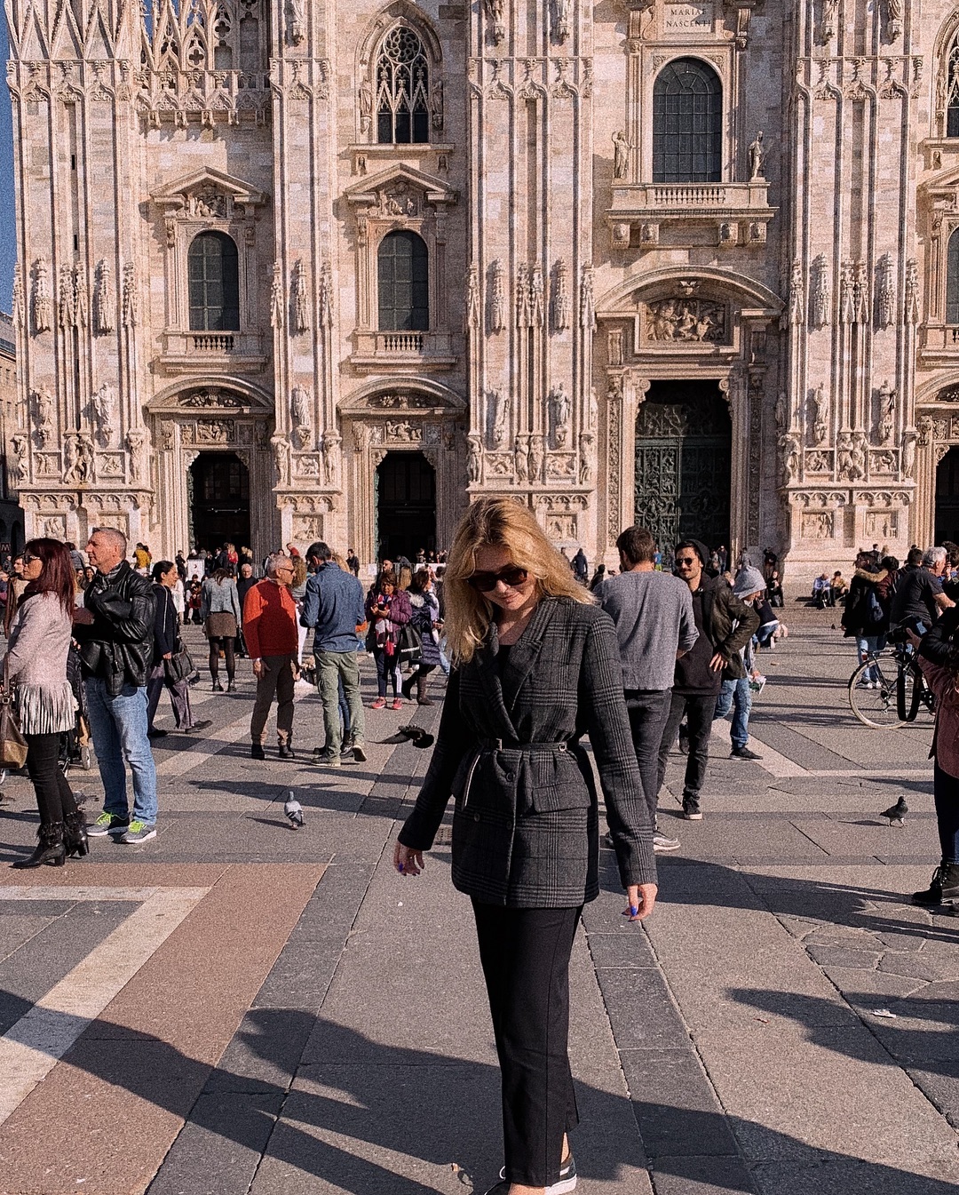 Стильная дочь Веры Брежневой прогулялась по Милану (фото)