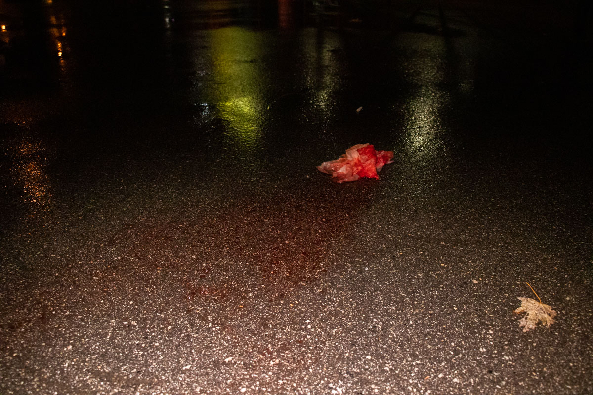 Разозлила собака: в Киеве мужчина стрелял по посетителям кафе (фото)