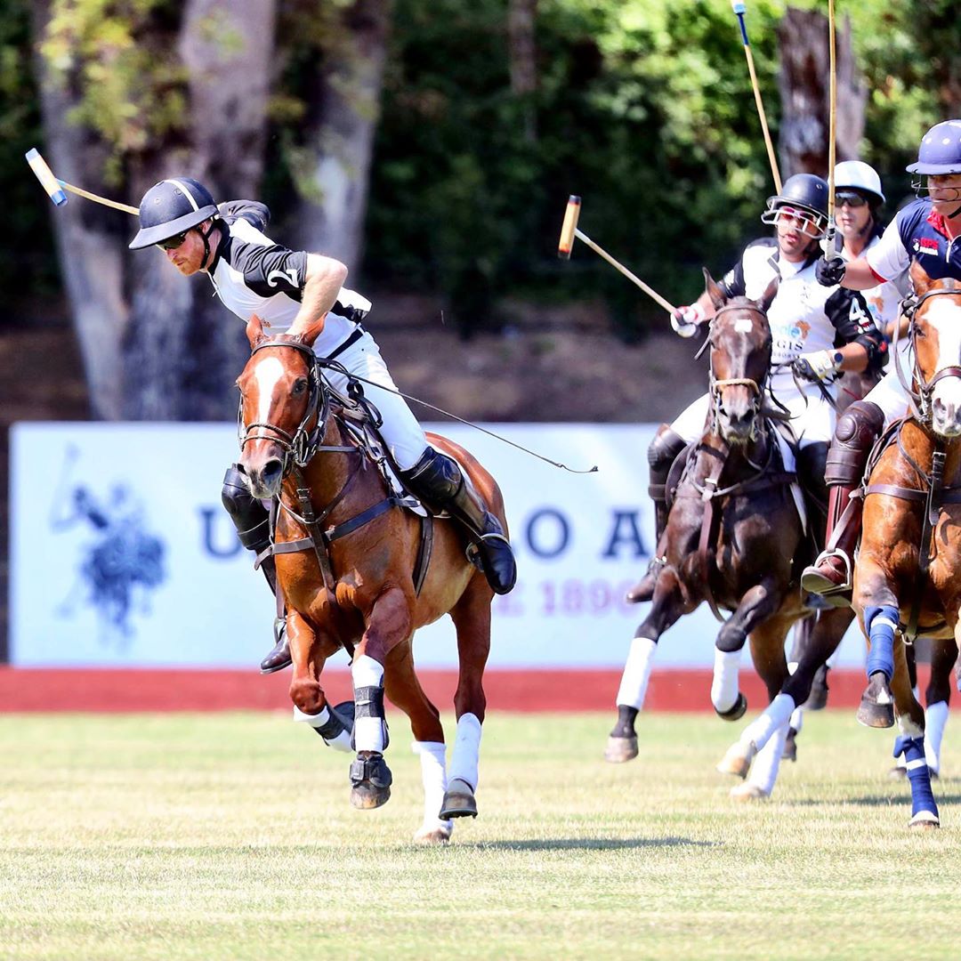 Принц Гарри оставил Меган Маркл с ребенком одну: что произошло