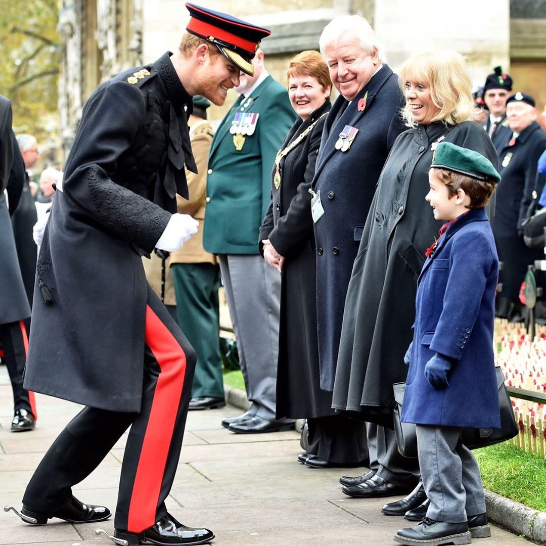 Принц Гаррі змушений заслужити довіру після &quot;Мегзіта&quot;, щоб мати право носити військову форму