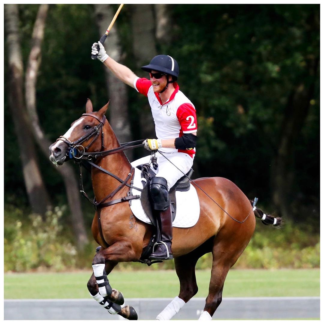 Меган Маркл вперше вийшла у світ з новонародженим Арчі (фото)