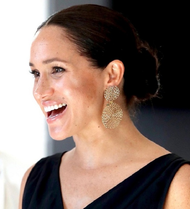 Настоящая принцесса: топ-3 самых удачных образа Меган Маркл во время тура по Южной Африке