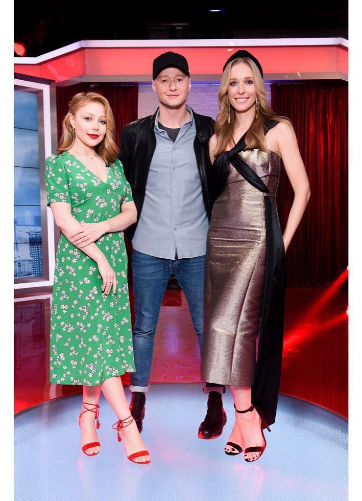 "Дівчина-весна": Тіна Кароль умилила весняним образом у студії Каті Осадчої