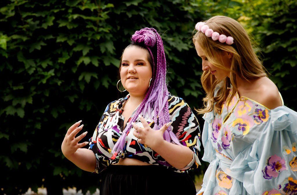 Прикольная: Катя Осадчая заинтриговала экскурсией по Киеву с победительницей Евровидения 2018