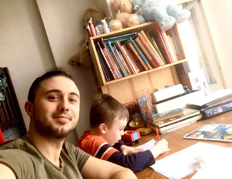 Выращиваем дома лук: Тарас Тополя рассказал об изменениях в жизни на карантине