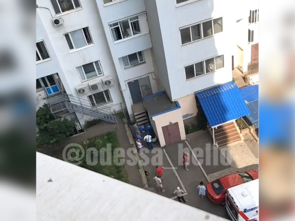 Сколько можно предупреждать: в Одессе маленький ребенок выпал из окна высотки