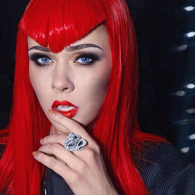 &quot;Я ненасытная, хочу большего&quot;: яркие образы неповторимой именинницы Юлии Саниной