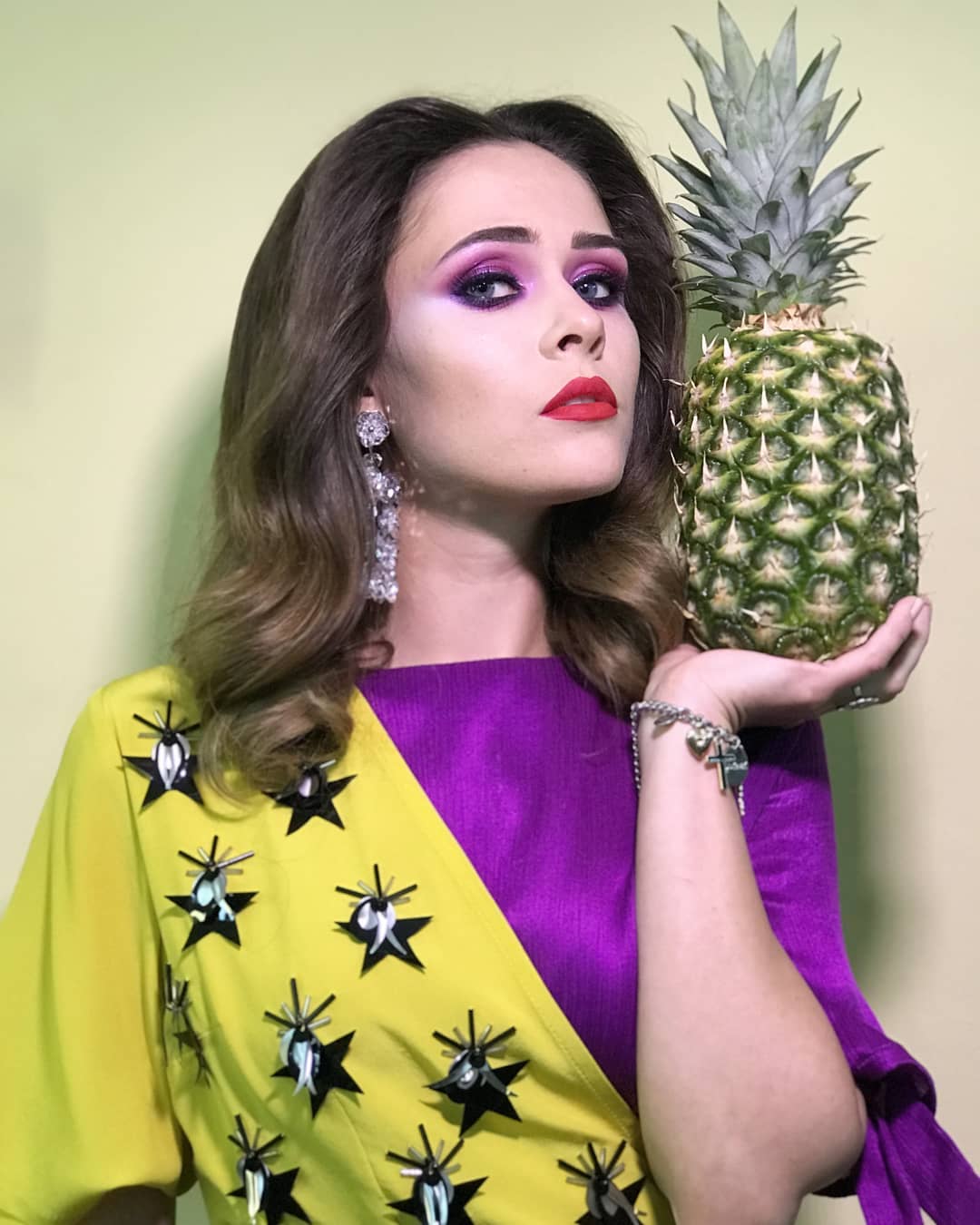 &quot;Я ненасытная, хочу большего&quot;: яркие образы неповторимой именинницы Юлии Саниной