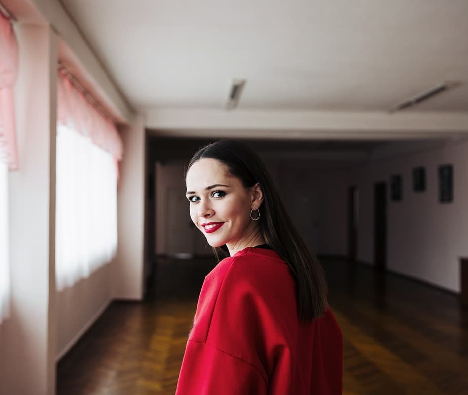 &quot;Я ненасытная, хочу большего&quot;: яркие образы неповторимой именинницы Юлии Саниной